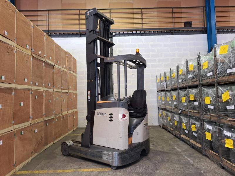 Crown ESR 5260 - رافعة شوكية للوصول للأماكن الضيقة: صورة 4 Crown ESR 5260 - رافعة شوكية للوصول للأماكن الضيقة: صورة 4