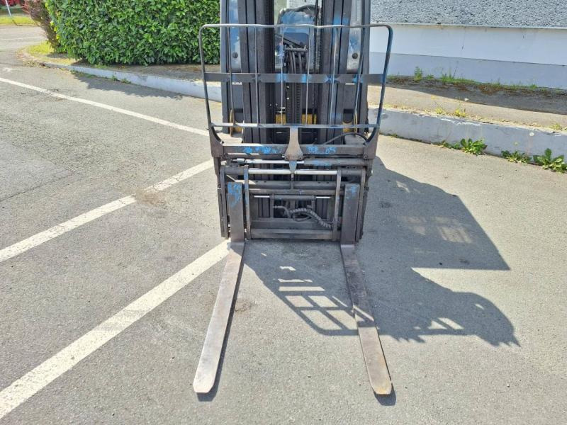 رافعة شوكية ديزل Yale GDP25VX: صورة 13