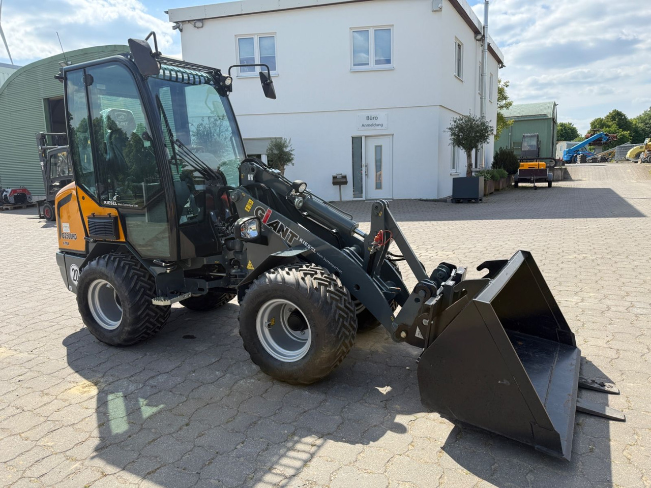 Giant G2500 HD X-TRA, Bj 20, SW, Schaufel, Gabel - اللودر بعجل: صورة 3 Giant G2500 HD X-TRA, Bj 20, SW, Schaufel, Gabel - اللودر بعجل: صورة 3