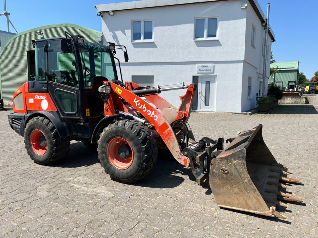 Kubota R 085, Bj 19, 1820 BH, SWE, Schaufel, Gabel - اللودر بعجل: صورة 2 Kubota R 085, Bj 19, 1820 BH, SWE, Schaufel, Gabel - اللودر بعجل: صورة 2
