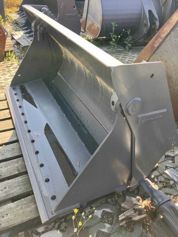 Volvo Klappschaufel mit Messer -P Aufnahme - بكت: صورة 4 Volvo Klappschaufel mit Messer -P Aufnahme - بكت: صورة 4