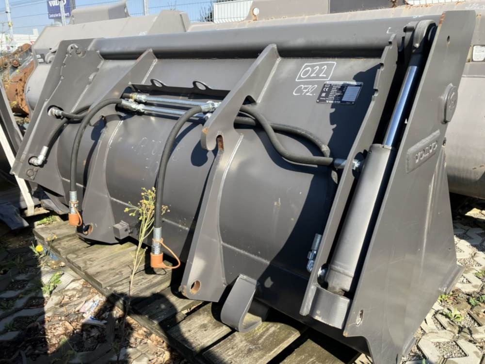 Volvo Klappschaufel mit Messer -P Aufnahme - بكت: صورة 2 Volvo Klappschaufel mit Messer -P Aufnahme - بكت: صورة 2