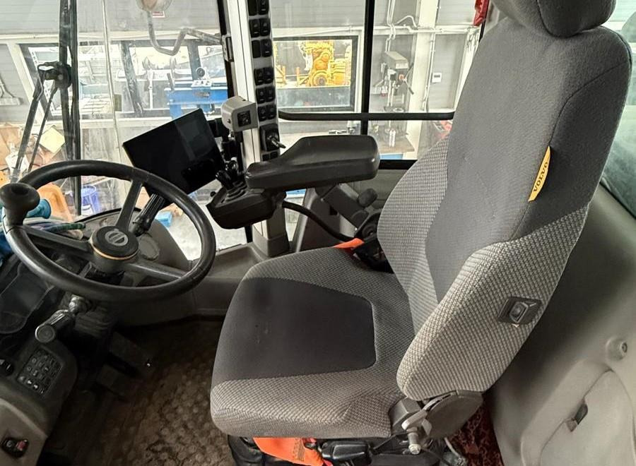 اللودر بعجل Volvo L180H: صورة 8