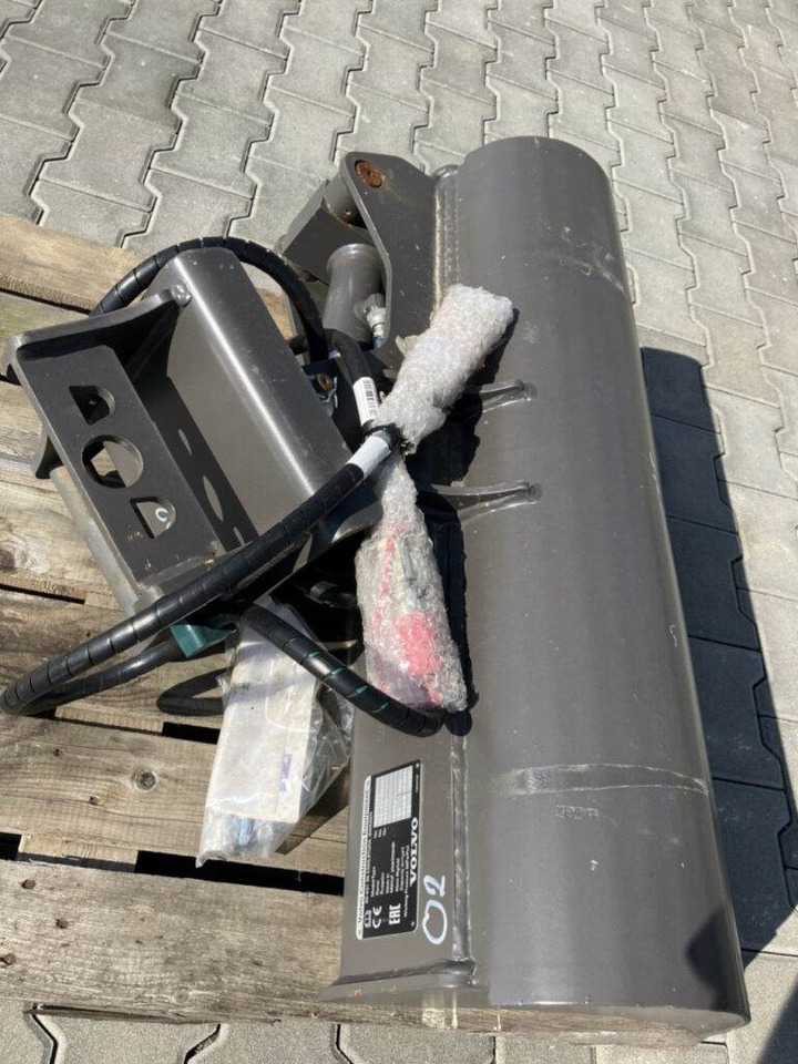 Volvo Löffelset inkl. Schnellwechsler für EC18 - لودر ذو محراث خلفي/ باكهو: صورة 4 Volvo Löffelset inkl. Schnellwechsler für EC18 - لودر ذو محراث خلفي/ باكهو: صورة 4