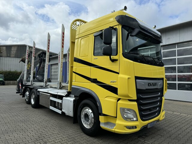 DAF XF 530 6x2 Holztransport Kran PENZ 15Z9.50 - شاحنة قطع الأشجار, شاحنة كرين: صورة 1 DAF XF 530 6x2 Holztransport Kran PENZ 15Z9.50 - شاحنة قطع الأشجار, شاحنة كرين: صورة 1