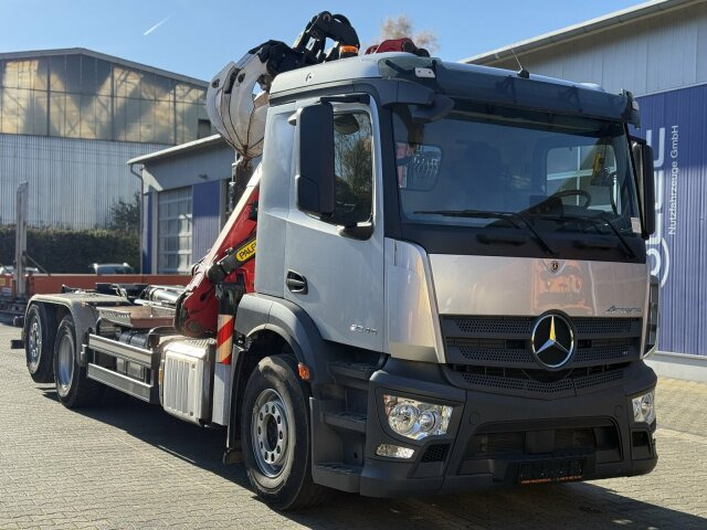 Mercedes-Benz ACTROS 2546 6x2 Abrollkip Kran Palfinger Q150Z95 - شاحنة برافعة خطافية, شاحنة كرين: صورة 1 Mercedes-Benz ACTROS 2546 6x2 Abrollkip Kran Palfinger Q150Z95 - شاحنة برافعة خطافية, شاحنة كرين: صورة 1