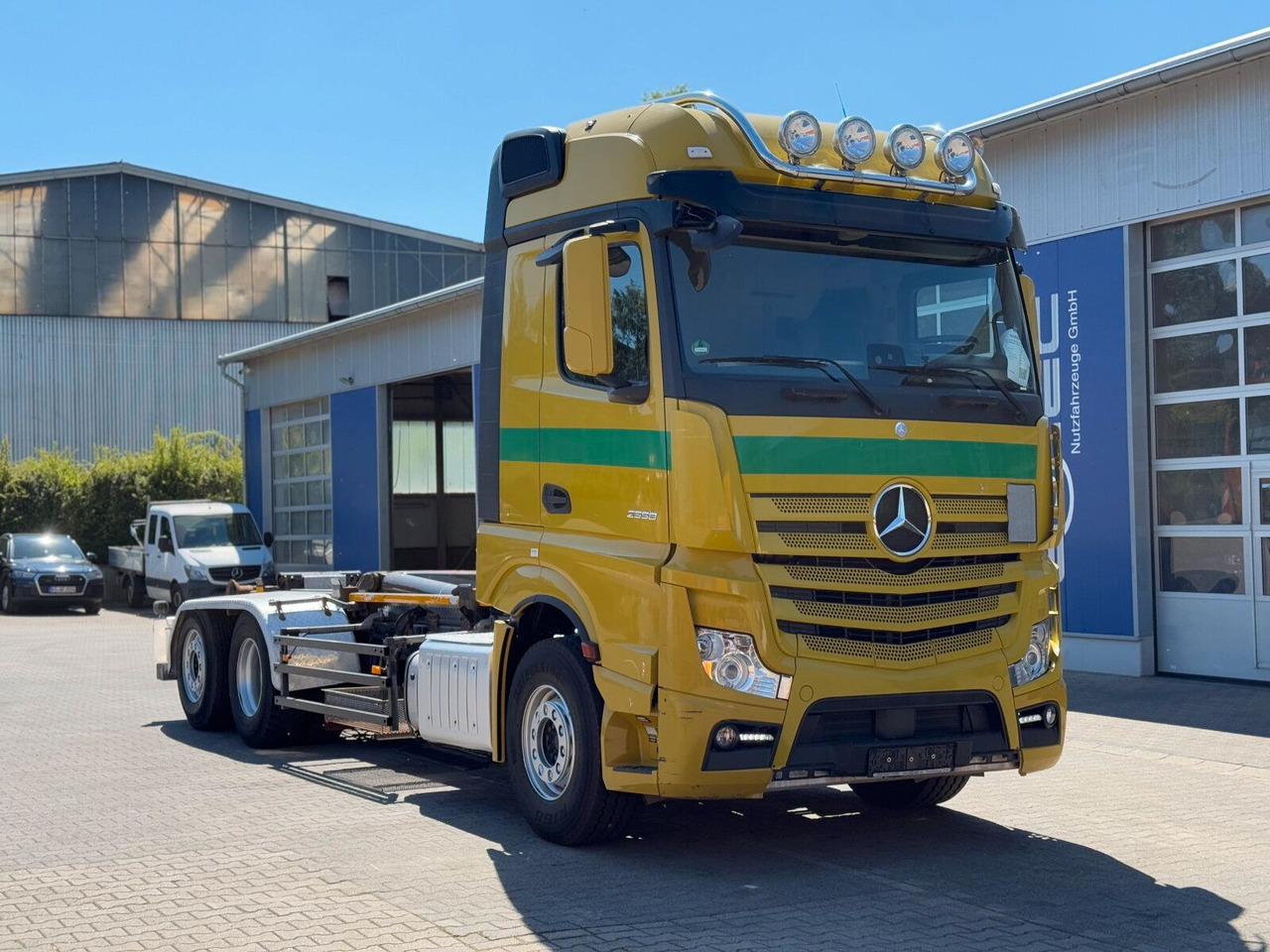 Mercedes-Benz ACTROS 2558 6x2 Abrollkipper *Lenkachse Retarder - شاحنة برافعة خطافية: صورة 1 Mercedes-Benz ACTROS 2558 6x2 Abrollkipper *Lenkachse Retarder - شاحنة برافعة خطافية: صورة 1