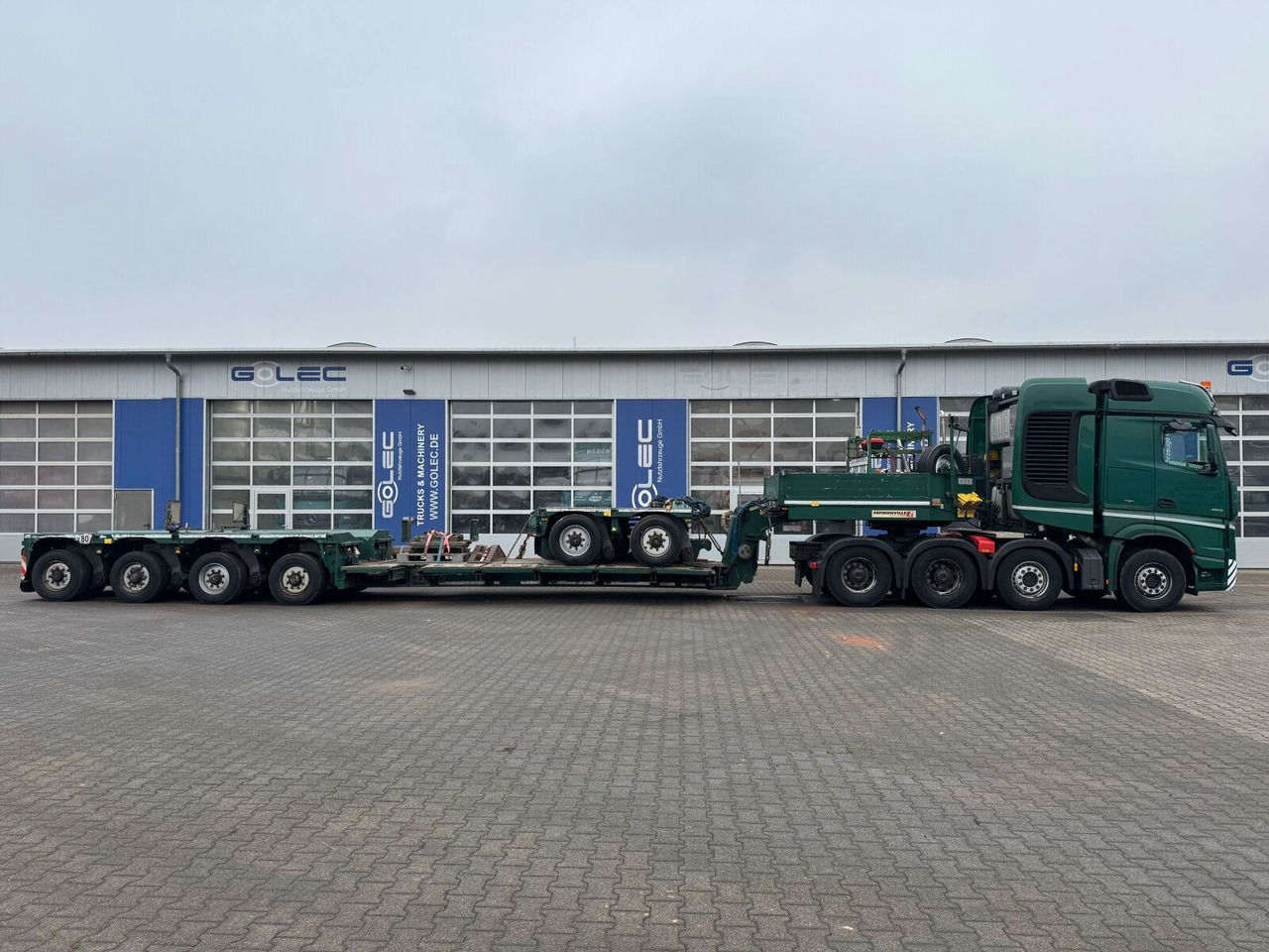Mercedes-Benz ACTROS 4163 8x4 Schwerlast +Tieflader 4+2 *83 T - مقطورة السحب: صورة 4 Mercedes-Benz ACTROS 4163 8x4 Schwerlast +Tieflader 4+2 *83 T - مقطورة السحب: صورة 4