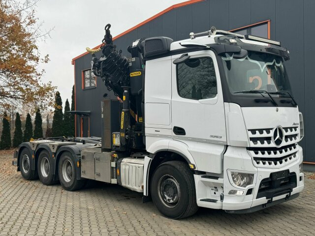 Mercedes-Benz Arocs 3253 8x4 Abrollkipper Kran Palfinger 37002 - شاحنة برافعة خطافية, شاحنة كرين: صورة 1 Mercedes-Benz Arocs 3253 8x4 Abrollkipper Kran Palfinger 37002 - شاحنة برافعة خطافية, شاحنة كرين: صورة 1
