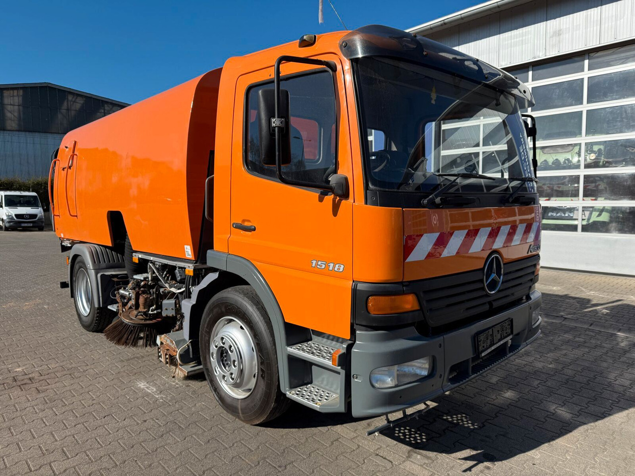 Mercedes-Benz Atego 1518 4x2 Kehrmaschine Bucher 500 - سياره كنس شوارع: صورة 1 Mercedes-Benz Atego 1518 4x2 Kehrmaschine Bucher 500 - سياره كنس شوارع: صورة 1