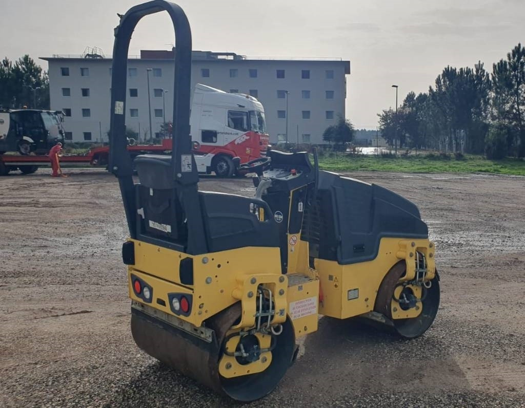 Bomag BW 100 AD M-5 - رَصَّاص الطرق: صورة 2 Bomag BW 100 AD M-5 - رَصَّاص الطرق: صورة 2