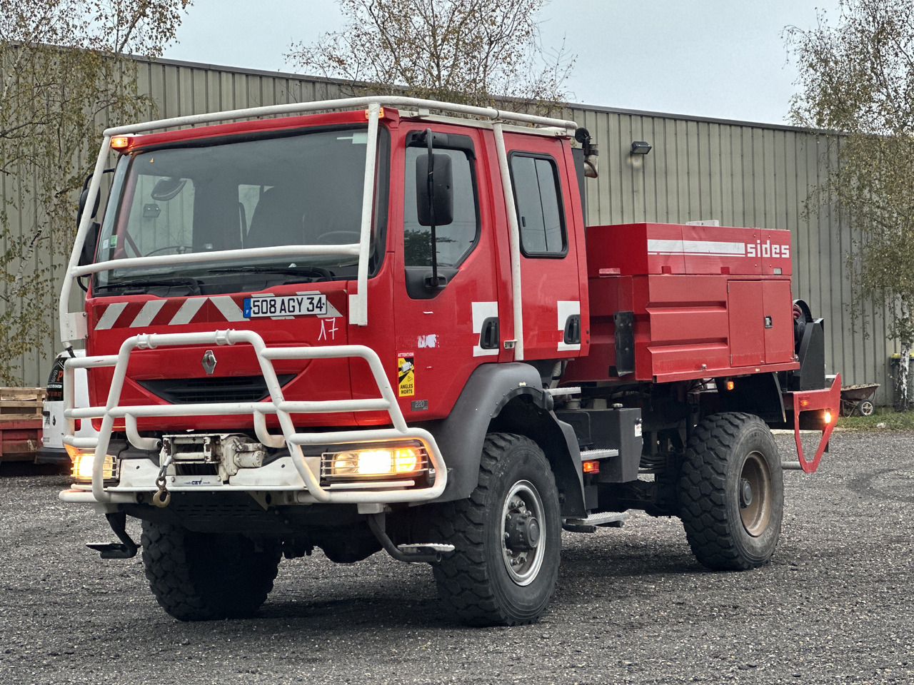 RENAULT Midlum 220 4x4 - شاحنة حريق: صورة 2 RENAULT Midlum 220 4x4 - شاحنة حريق: صورة 2