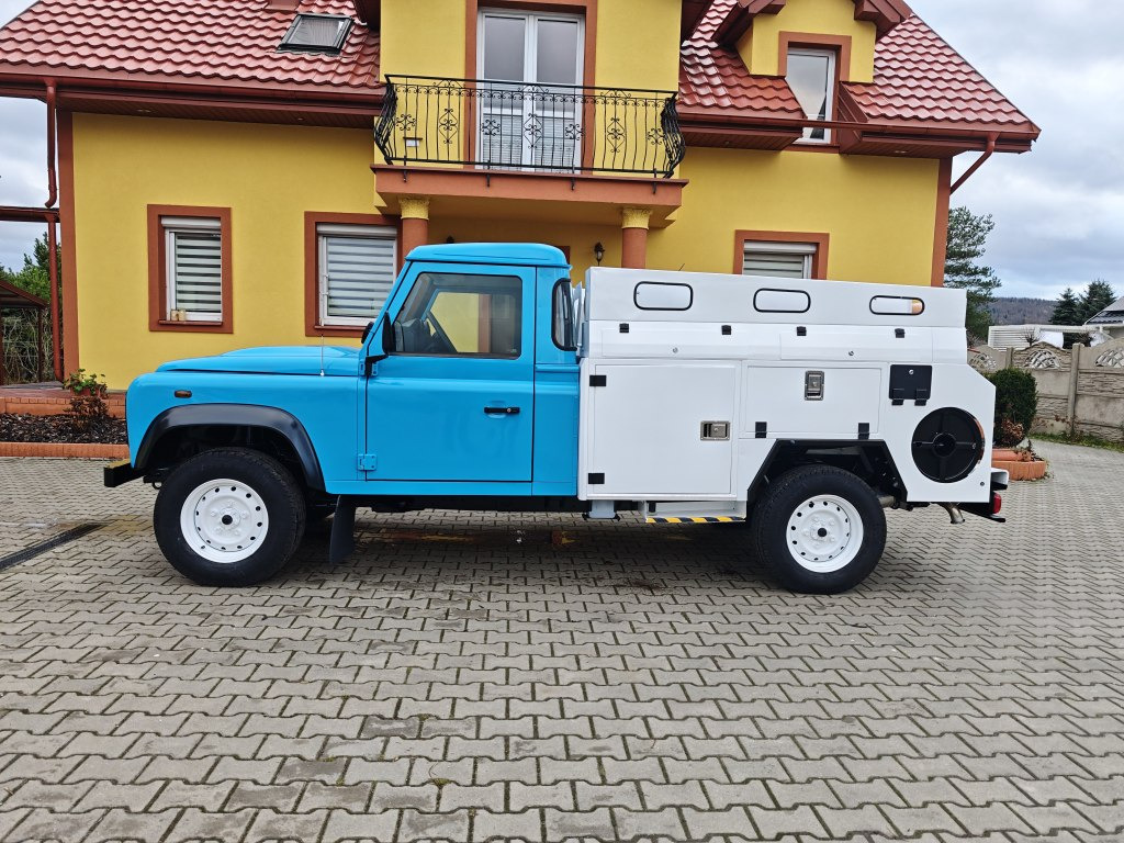 Land Rover Defender VAACUM truck canalisation cleaner 4x4 - فراغ شاحنة: صورة 3 Land Rover Defender VAACUM truck canalisation cleaner 4x4 - فراغ شاحنة: صورة 3