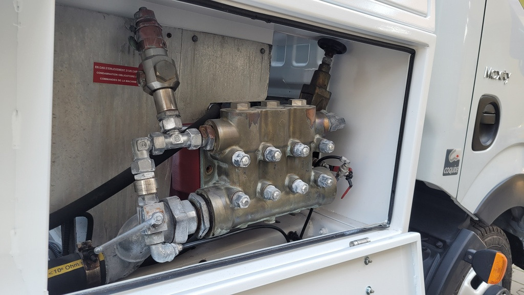 فراغ شاحنة Renault Maxity 140dxi Kanalreiniger COMBI CLEANER VAACUM Hydrocureur: صورة 41 فراغ شاحنة Renault Maxity 140dxi Kanalreiniger COMBI CLEANER VAACUM Hydrocureur: صورة 41