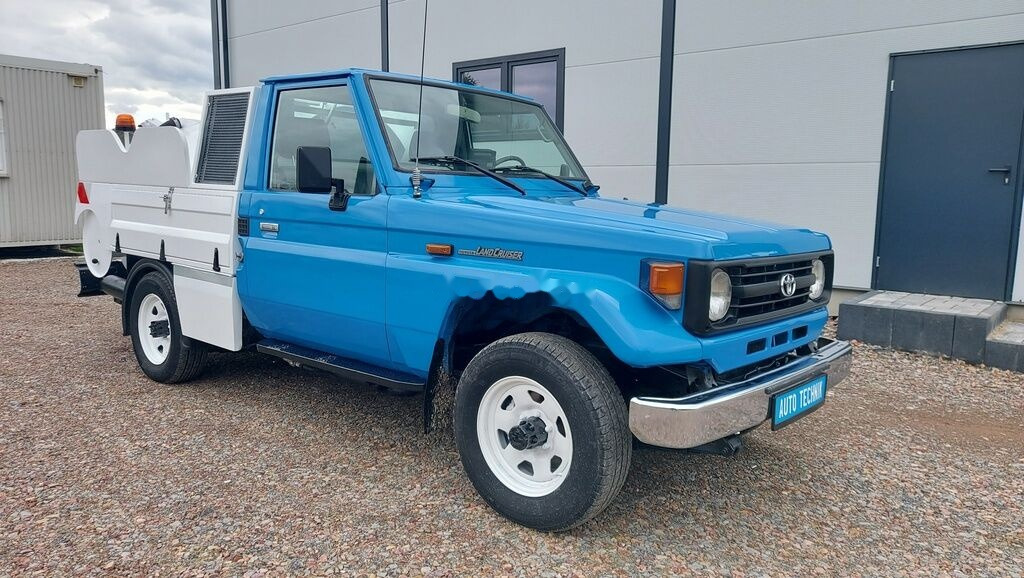 Toyota Land Cruiser COMBI HYDRO CLEANER 4x4 - فراغ شاحنة: صورة 2 Toyota Land Cruiser COMBI HYDRO CLEANER 4x4 - فراغ شاحنة: صورة 2