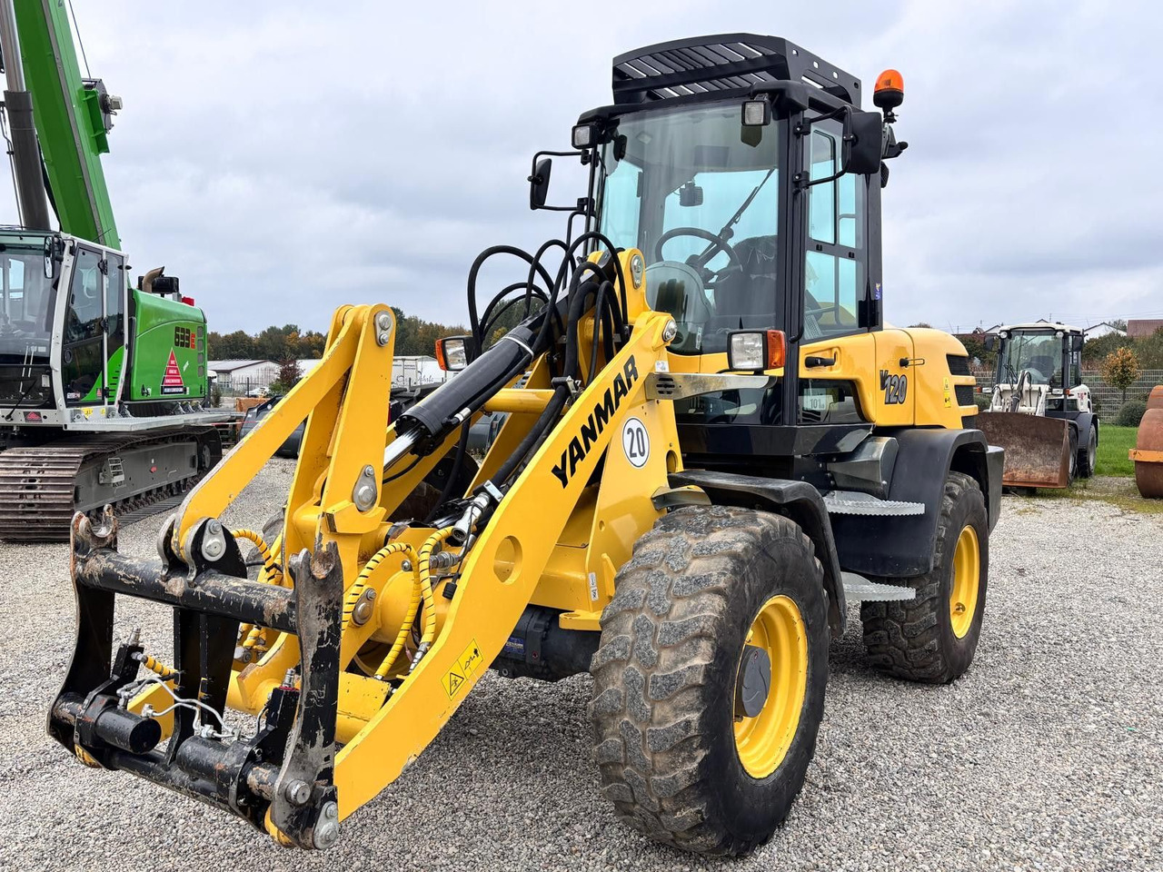 Yanmar V 120 - اللودر بعجل: صورة 1 Yanmar V 120 - اللودر بعجل: صورة 1