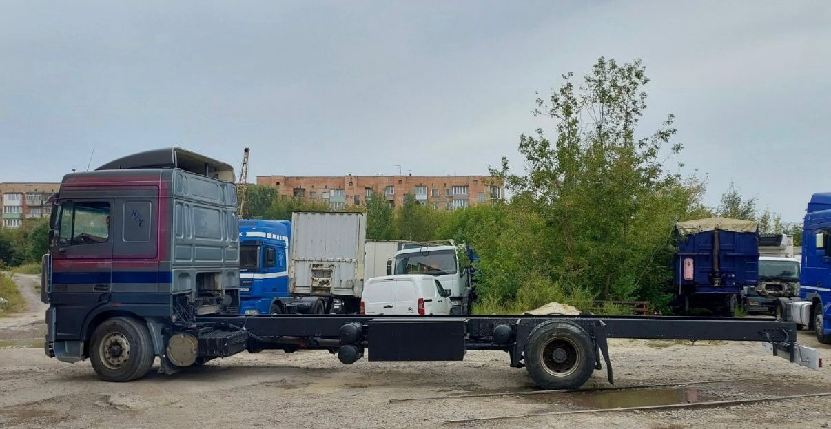 DAF 95XF380 - شاحنة بهيكل معدني للمقصورة: صورة 3 DAF 95XF380 - شاحنة بهيكل معدني للمقصورة: صورة 3