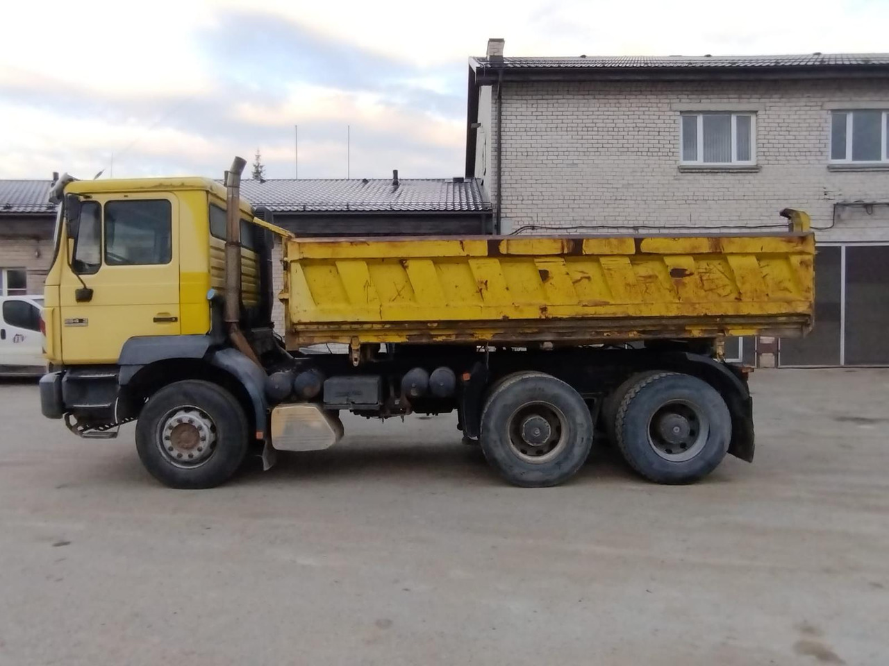 MAN 26.403 - شاحنة قلاب: صورة 5 MAN 26.403 - شاحنة قلاب: صورة 5