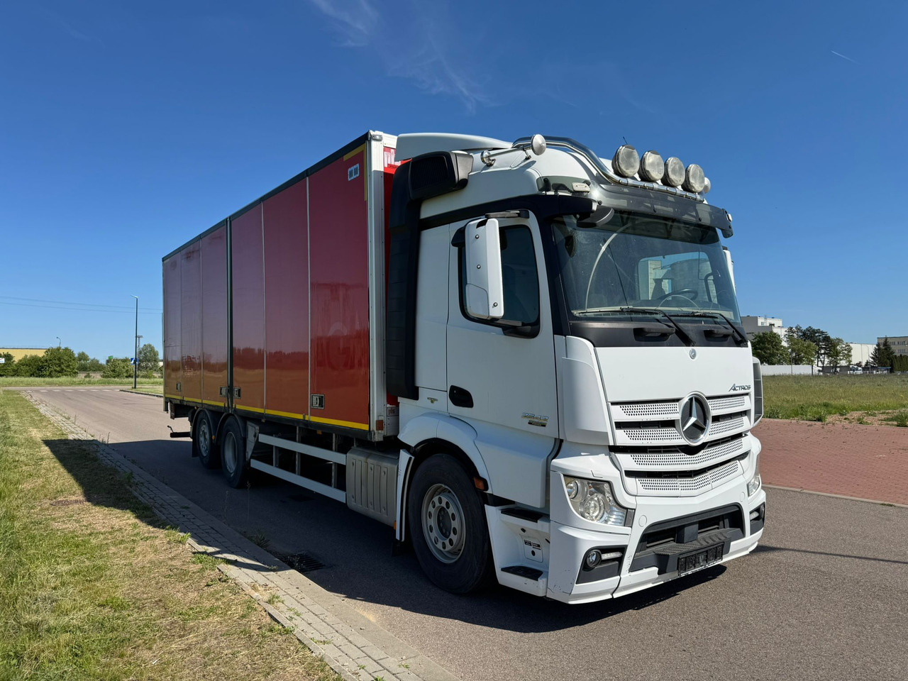 MERCEDES-BENZ ACTROS 2542 - شاحنة صندوقية: صورة 1 MERCEDES-BENZ ACTROS 2542 - شاحنة صندوقية: صورة 1
