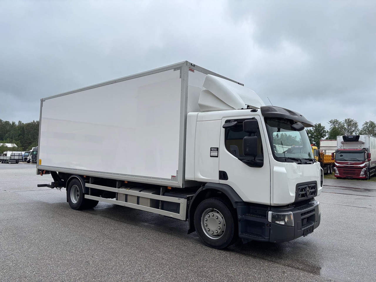 RENAULT D WIDE 320 - شاحنة صندوقية: صورة 1 RENAULT D WIDE 320 - شاحنة صندوقية: صورة 1