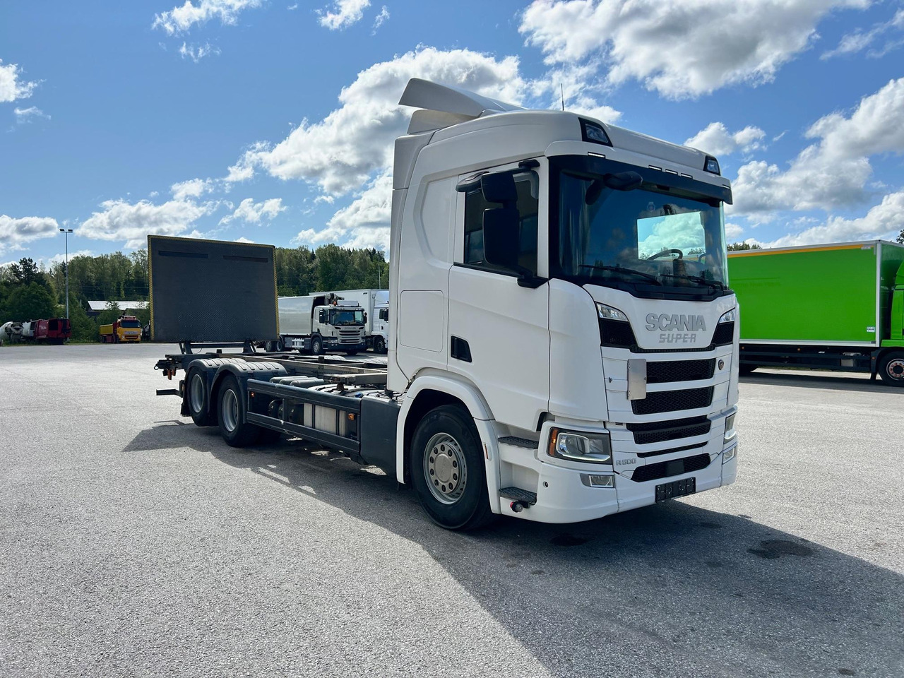 SCANIA R500 - شاحنة بهيكل معدني للمقصورة: صورة 1 SCANIA R500 - شاحنة بهيكل معدني للمقصورة: صورة 1