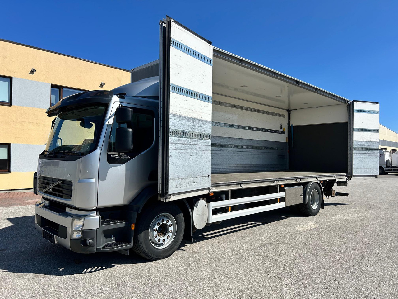 VOLVO FE260 - شاحنة صندوقية: صورة 3 VOLVO FE260 - شاحنة صندوقية: صورة 3