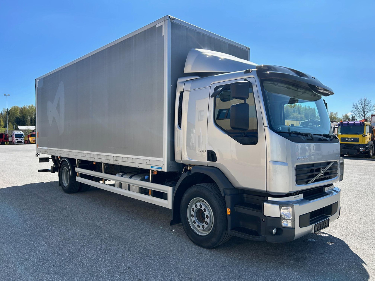 VOLVO FE260 - شاحنة صندوقية: صورة 1 VOLVO FE260 - شاحنة صندوقية: صورة 1