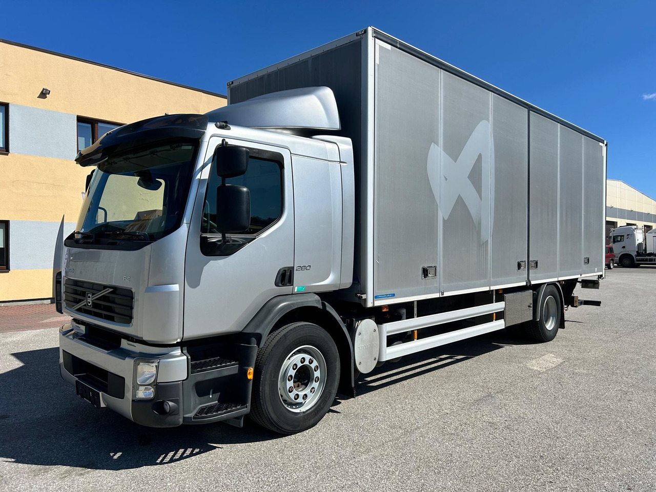 VOLVO FE260 - شاحنة صندوقية: صورة 2 VOLVO FE260 - شاحنة صندوقية: صورة 2