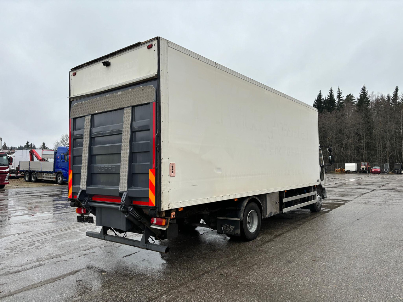 شاحنة ذات مبرد VOLVO FL 240: صورة 7 شاحنة ذات مبرد VOLVO FL 240: صورة 7