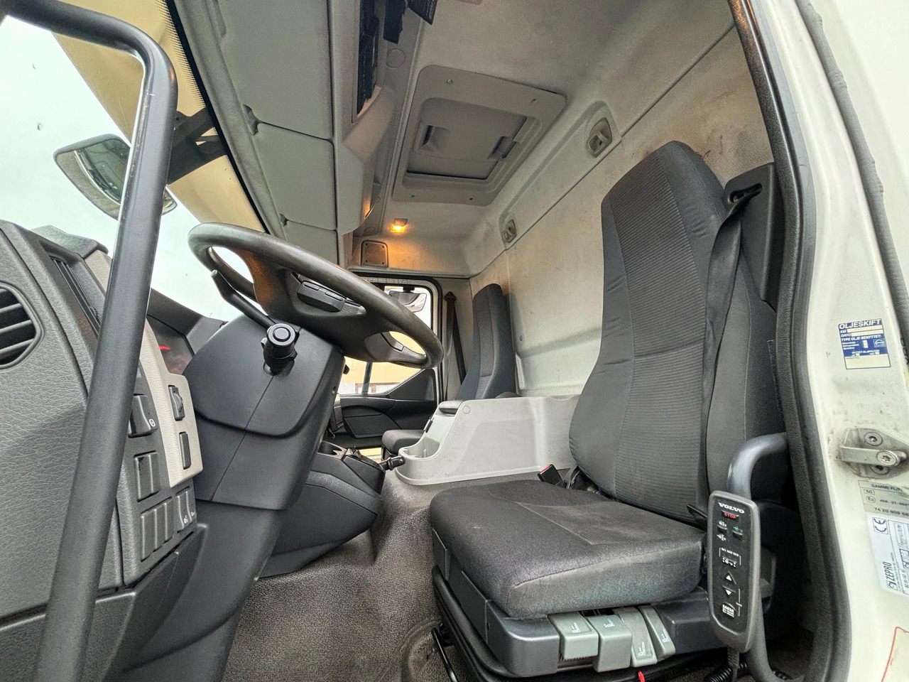 شاحنة ذات مبرد VOLVO FL 240: صورة 12 شاحنة ذات مبرد VOLVO FL 240: صورة 12