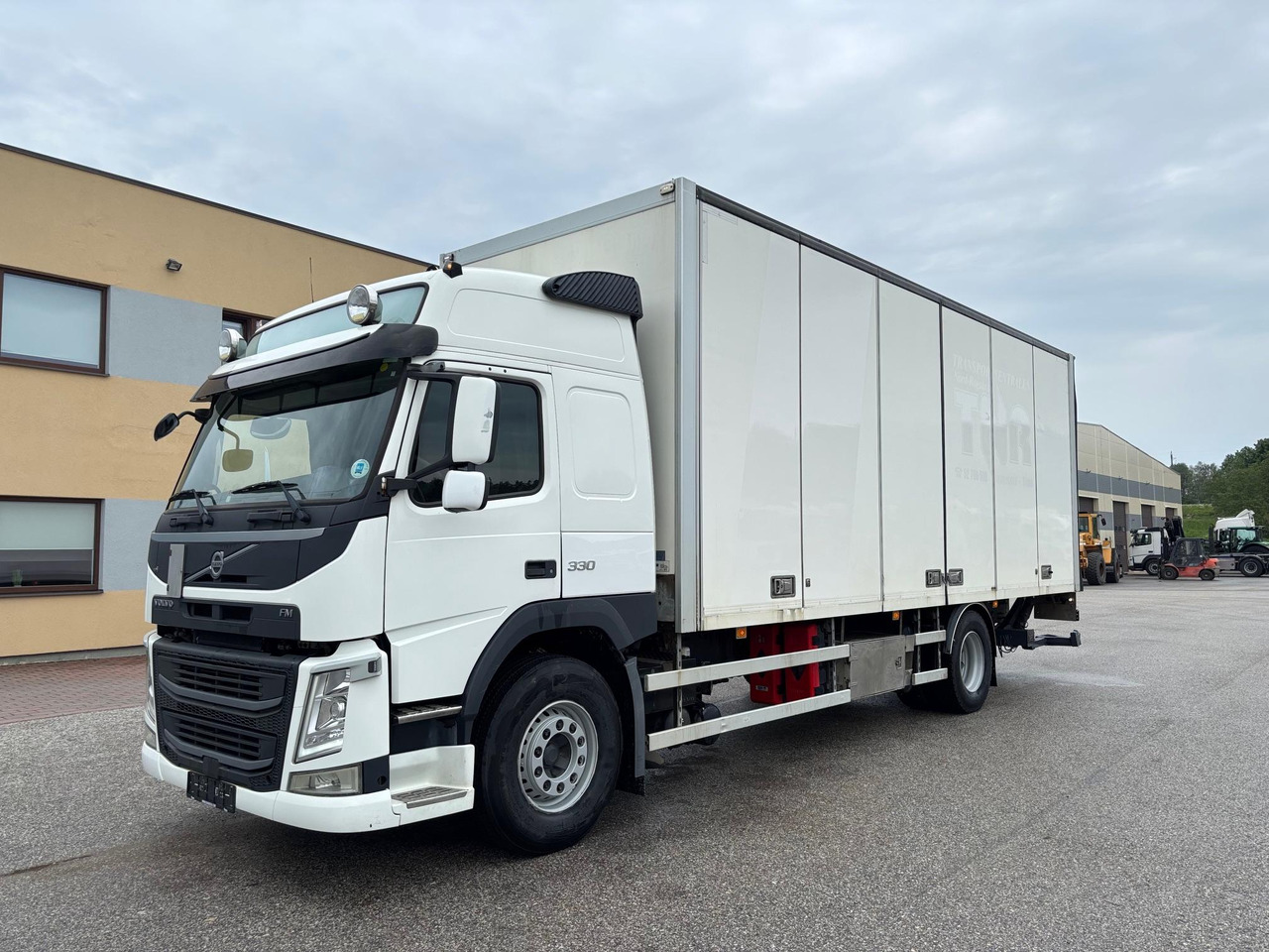 VOLVO FM330 - شاحنة صندوقية: صورة 3 VOLVO FM330 - شاحنة صندوقية: صورة 3