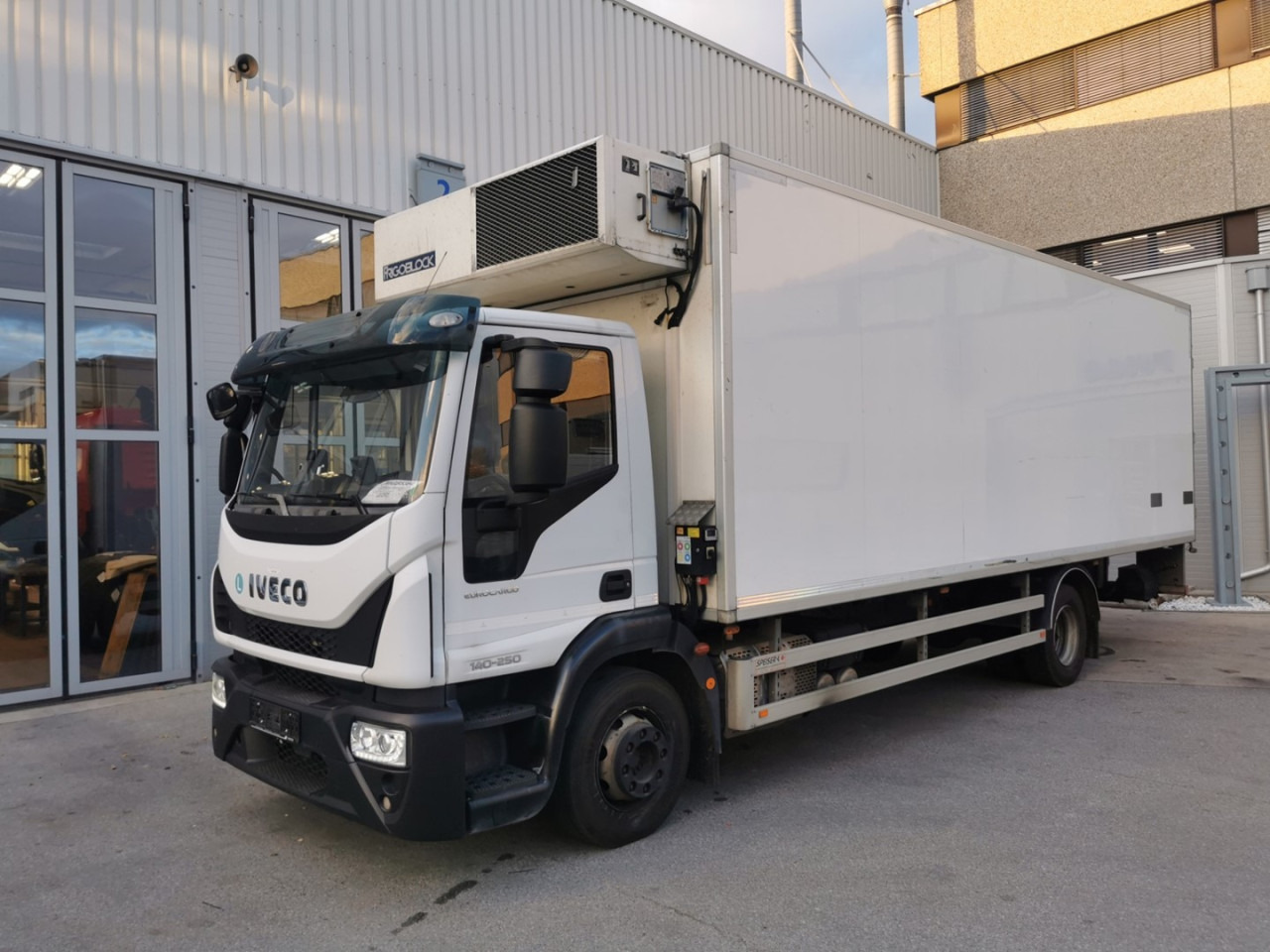 IVECO Eurocargo ML140E25/P Euro6 Klima AHK Luftfeder ZV - شاحنة بهيكل معدني للمقصورة: صورة 1 IVECO Eurocargo ML140E25/P Euro6 Klima AHK Luftfeder ZV - شاحنة بهيكل معدني للمقصورة: صورة 1
