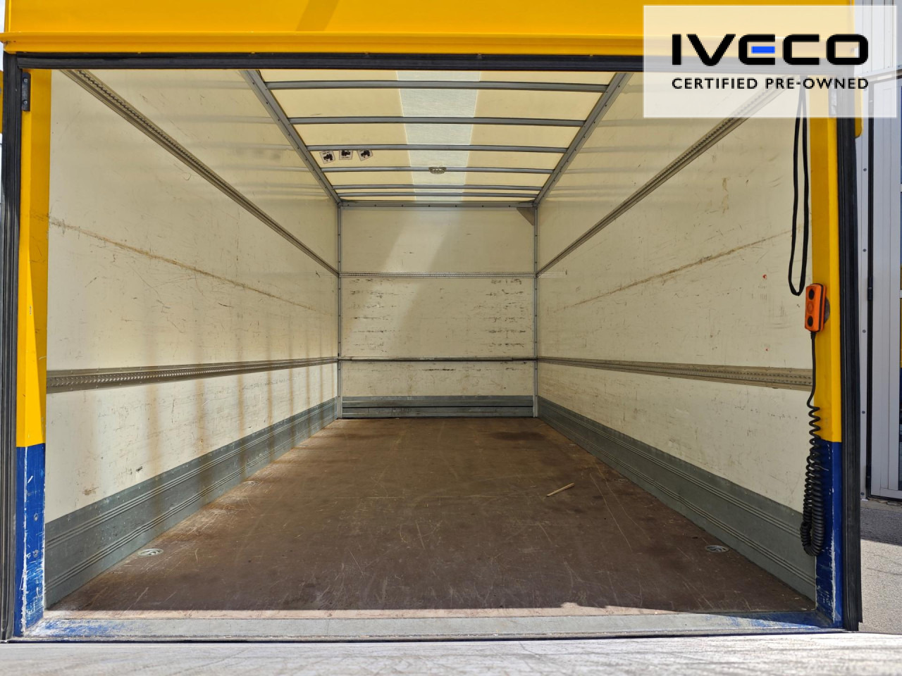 IVECO Koffer-LBW - شاحنة بهيكل معدني للمقصورة: صورة 2 IVECO Koffer-LBW - شاحنة بهيكل معدني للمقصورة: صورة 2