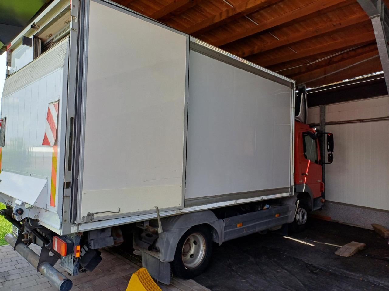 MERCEDES-BENZ 816 Euro5 AHK Luftfeder - شاحنة ذات مبرد: صورة 2 MERCEDES-BENZ 816 Euro5 AHK Luftfeder - شاحنة ذات مبرد: صورة 2