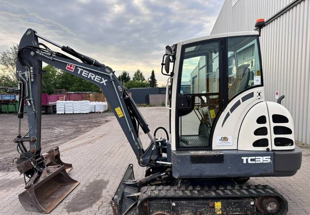 Terex TC 35 mit 3 Löffel - حفار صغير: صورة 1 Terex TC 35 mit 3 Löffel - حفار صغير: صورة 1