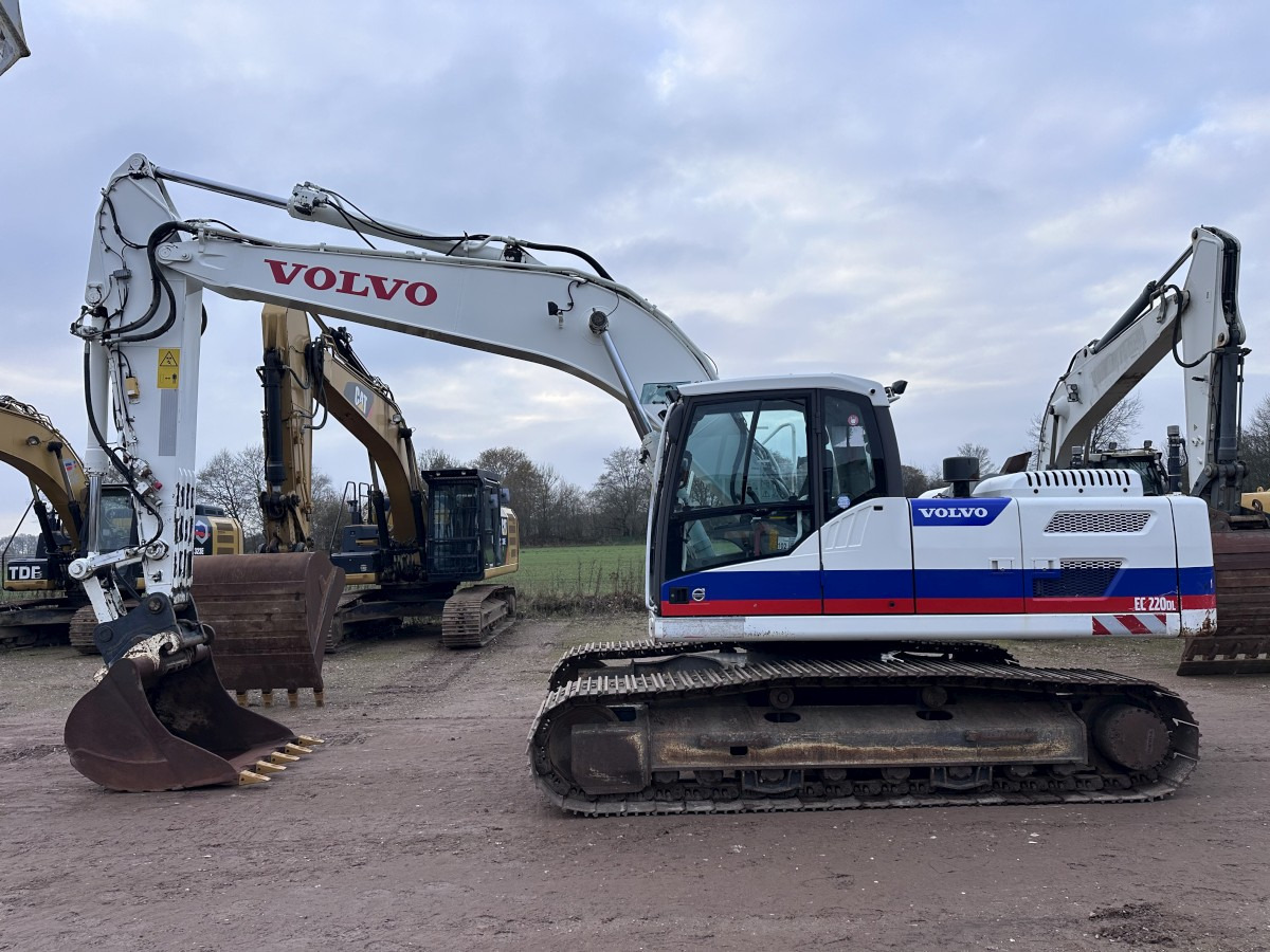 VOLVO EC 220 DL German machine! - حفّار: صورة 1 VOLVO EC 220 DL German machine! - حفّار: صورة 1