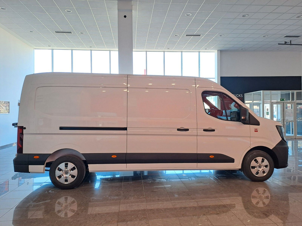 Renault Master L3H2 150 - NAV Klimaaut. Holzb. 270° - فان: صورة 4 Renault Master L3H2 150 - NAV Klimaaut. Holzb. 270° - فان: صورة 4