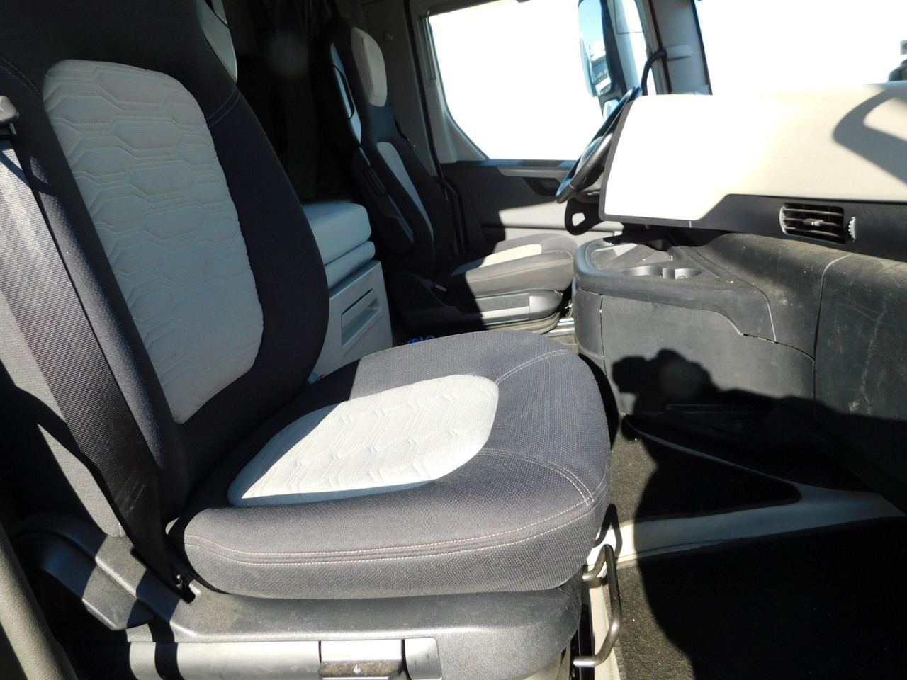 Ford F max ll 4x2 scab e6 12tx2620 - رأس تريلا: صورة 5 Ford F max ll 4x2 scab e6 12tx2620 - رأس تريلا: صورة 5