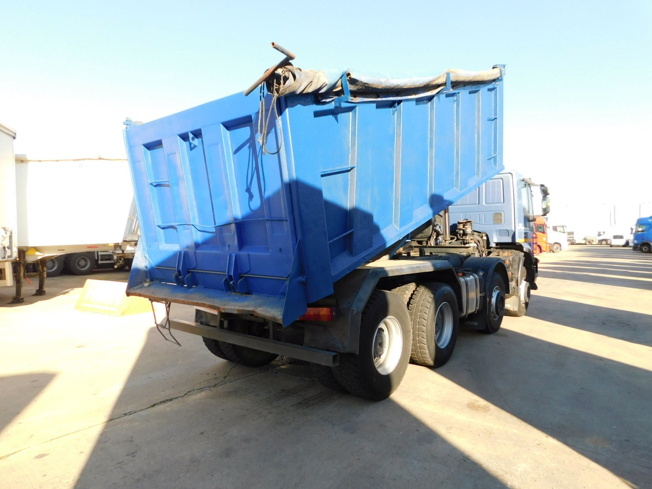 Iveco Trakker ad410t45 - شاحنة قلاب: صورة 3 Iveco Trakker ad410t45 - شاحنة قلاب: صورة 3