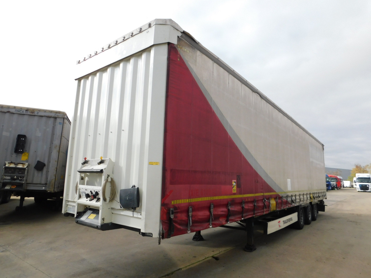 Krone Sd - نصف مقطورة بستائر جانبية: صورة 1 Krone Sd - نصف مقطورة بستائر جانبية: صورة 1