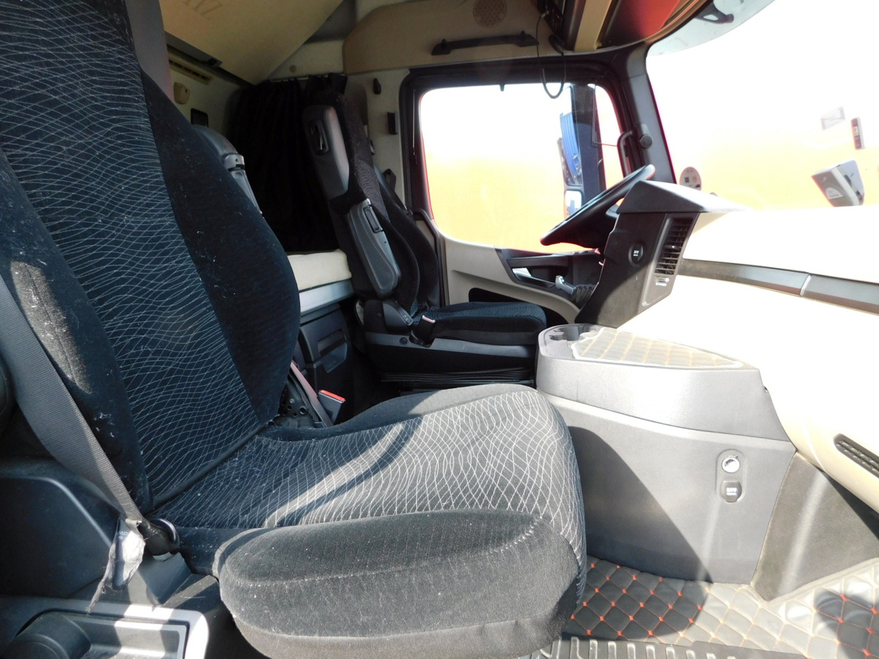 Mercedes Actros 1845 - مقطورة السحب: صورة 5 Mercedes Actros 1845 - مقطورة السحب: صورة 5