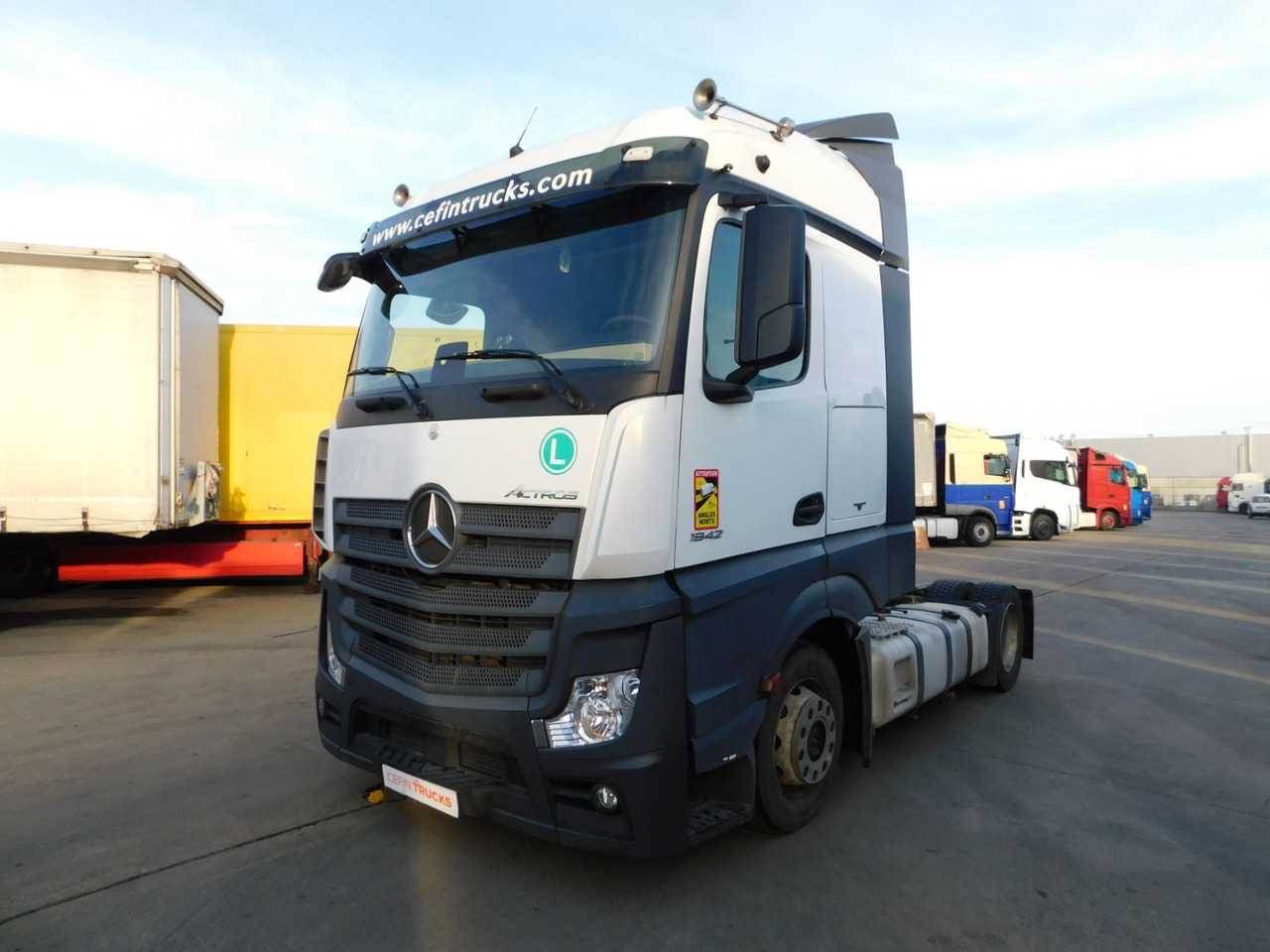 Mercedes Actros - مقطورة السحب: صورة 1 Mercedes Actros - مقطورة السحب: صورة 1