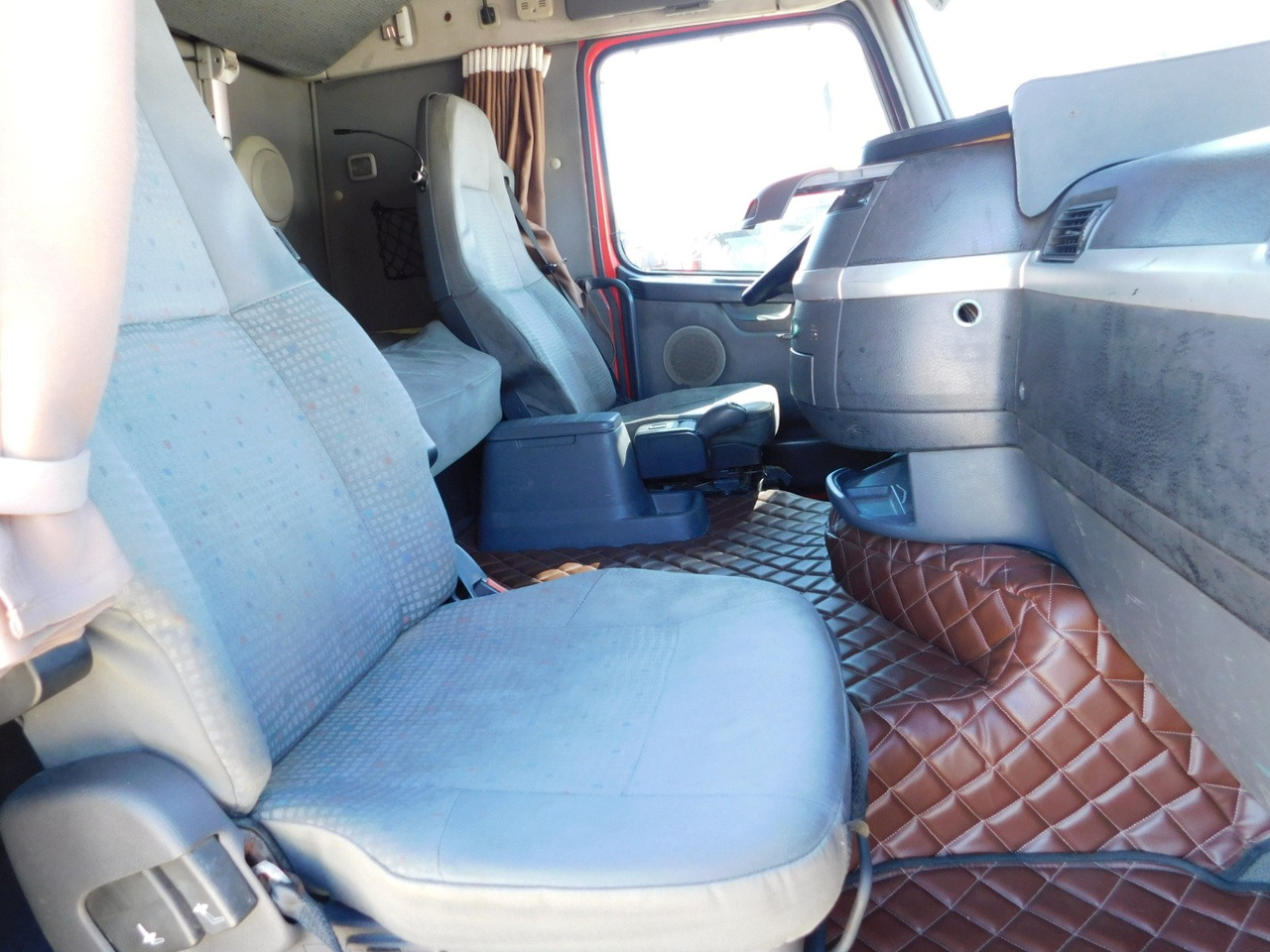 Volvo Fh 12 420 fh42 tb - رأس تريلا: صورة 5 Volvo Fh 12 420 fh42 tb - رأس تريلا: صورة 5