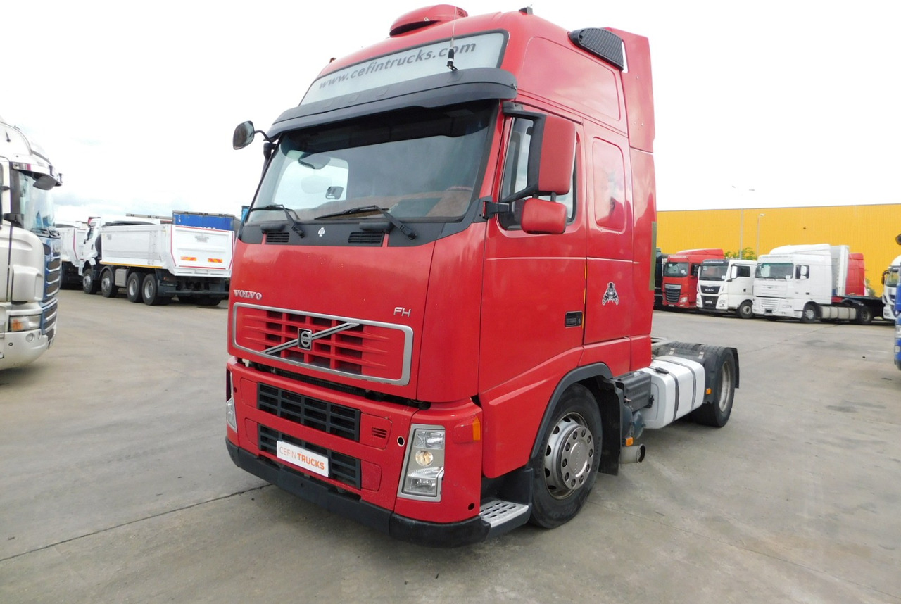 Volvo Fh 440 - مقطورة السحب: صورة 1 Volvo Fh 440 - مقطورة السحب: صورة 1