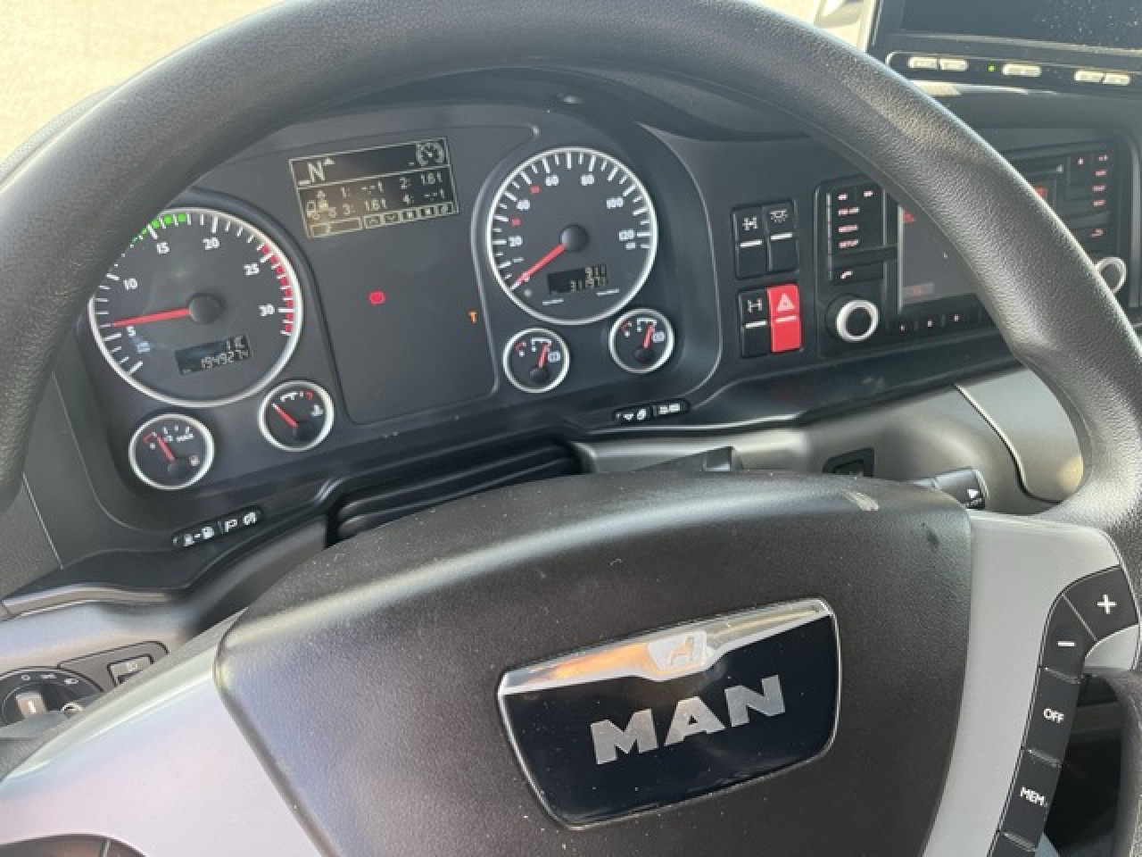 MAN TGX 26.480 6x4 BLS Euro6 Intarder Klima Luftfeder - رأس تريلا: صورة 3 MAN TGX 26.480 6x4 BLS Euro6 Intarder Klima Luftfeder - رأس تريلا: صورة 3