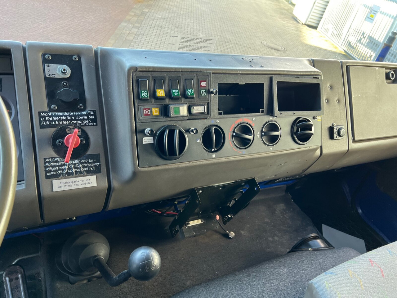 120-23 AW 4x4 Doka 120-23 AW 4x4 Doka, V8-Motor, Mannschaftswagen 16 Sitze, Seilwinde - شاحنة حريق: صورة 2 120-23 AW 4x4 Doka 120-23 AW 4x4 Doka, V8-Motor, Mannschaftswagen 16 Sitze, Seilwinde - شاحنة حريق: صورة 2