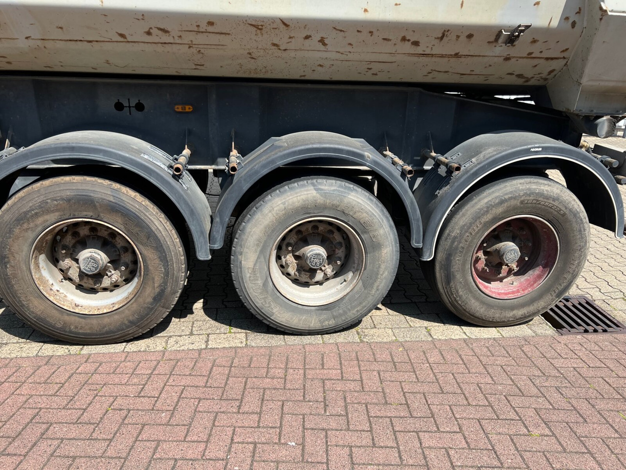 نصف مقطورة قلابة Carnehl CHKS/HH CHKS/HH, Stahlmulde ca. 26m³, Liftachse: صورة 11 نصف مقطورة قلابة Carnehl CHKS/HH CHKS/HH, Stahlmulde ca. 26m³, Liftachse: صورة 11