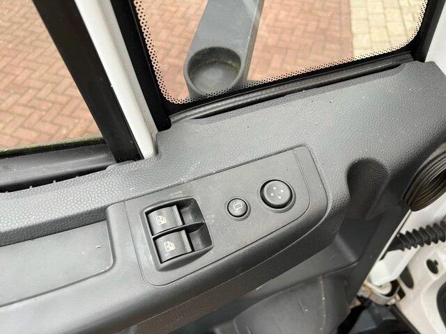 EuroCargo ML140E28 4x2 EuroCargo ML140E28 4x2, 41 cbm - شاحنة صندوقية: صورة 3 EuroCargo ML140E28 4x2 EuroCargo ML140E28 4x2, 41 cbm - شاحنة صندوقية: صورة 3