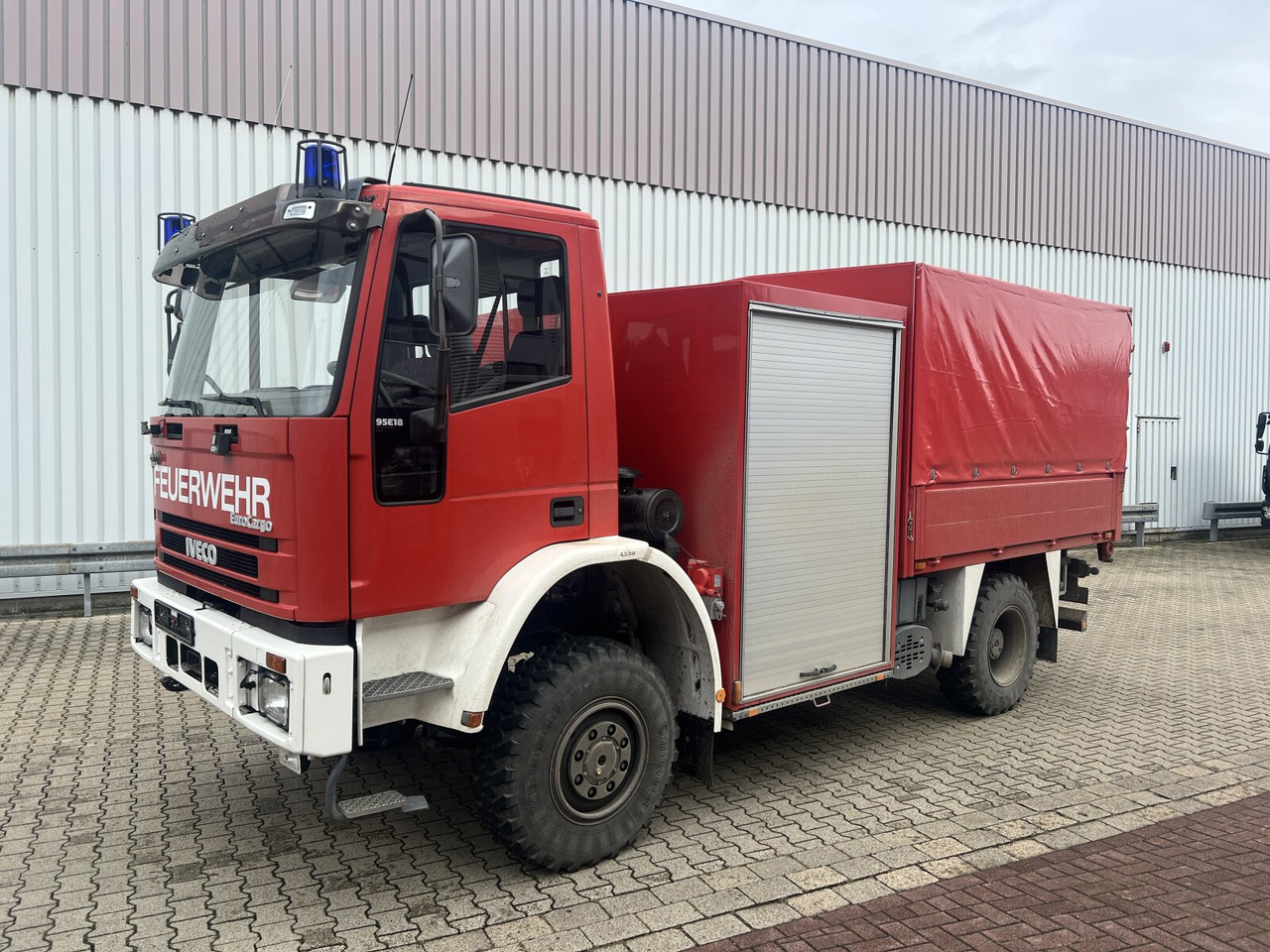 FF 95 E 18 4x4 FF 95 E 18 4x4, Feuerwehr - سيارة إسعاف: صورة 1 FF 95 E 18 4x4 FF 95 E 18 4x4, Feuerwehr - سيارة إسعاف: صورة 1