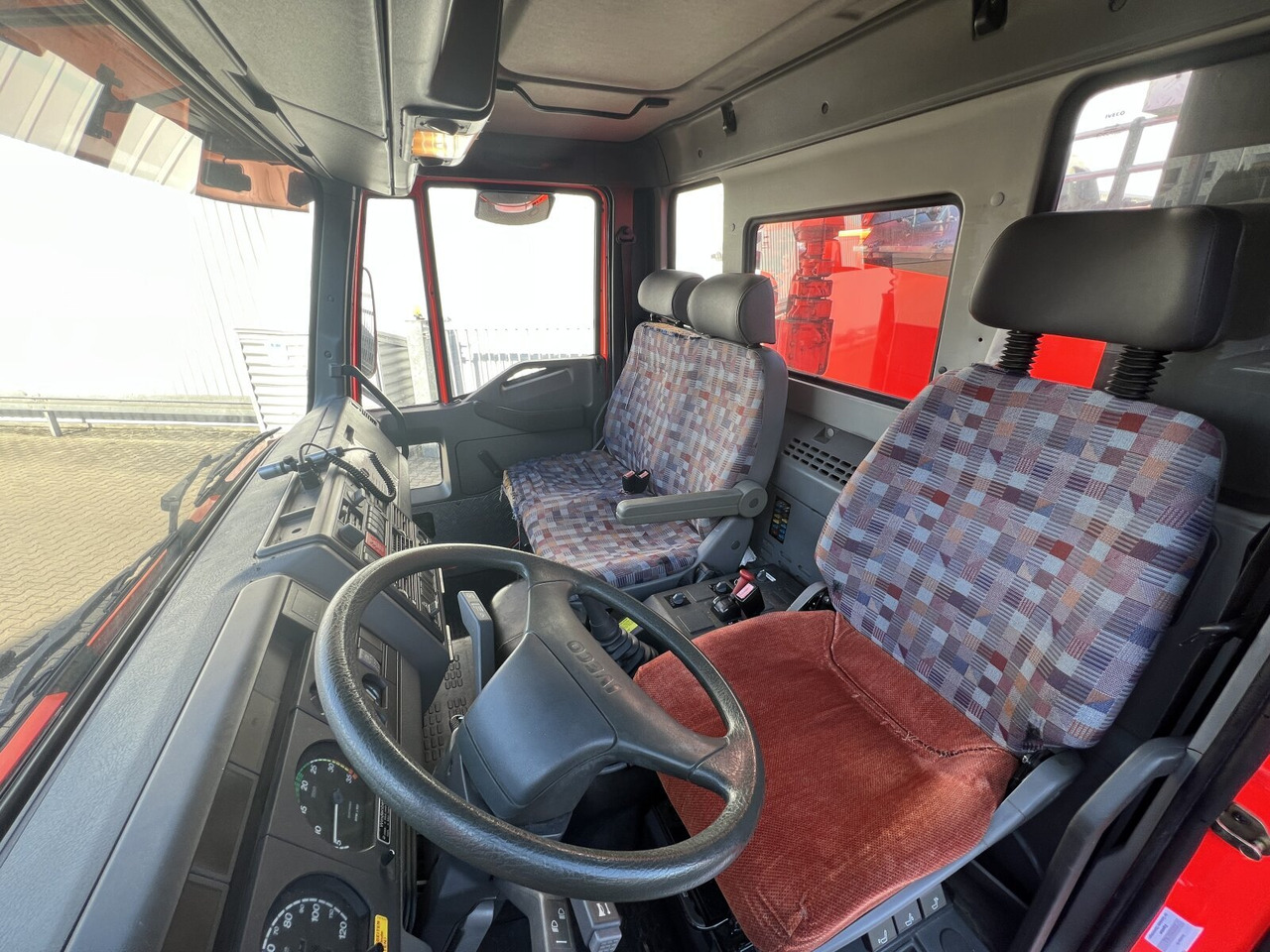 FF 95 E 18 WR 4x4 FF 95 E 18 WR 4x4, 6000l Wassertank - شاحنة صهريج: صورة 4 FF 95 E 18 WR 4x4 FF 95 E 18 WR 4x4, 6000l Wassertank - شاحنة صهريج: صورة 4